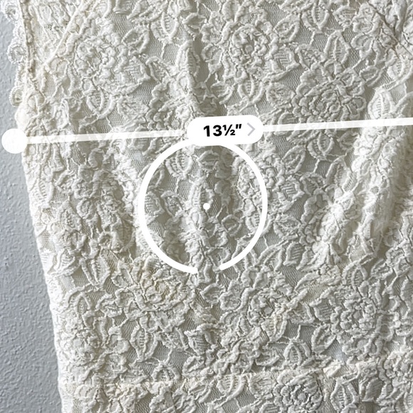 Elegant Cream Lace Dress - Picture 9 of 10